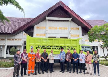 Bupati Aceh Utara Diwakili Sekda Terima Bantuan Dump Truck dari PT PIM