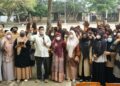 Cegah Dampak Kabut Asap Karhutla, Kepala SMPN 1 Lapang Bagikan Masker Untuk Seluruh Siswa