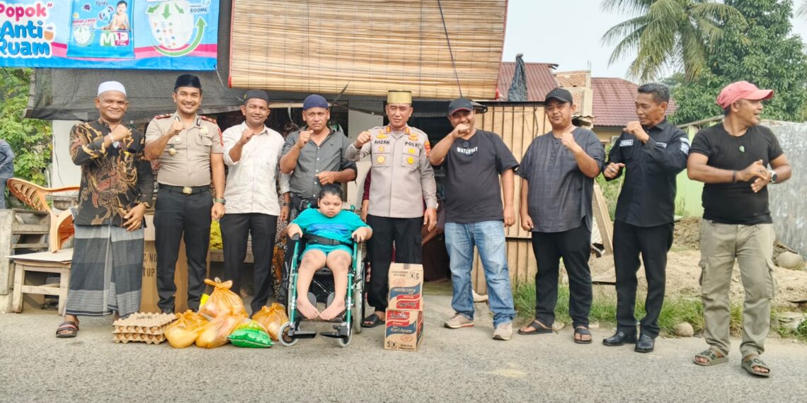 Polri Hadir untuk Masyarakat, Azalea Terima Bantuan Kursi Roda dari Kapolres Lhokseumawe
