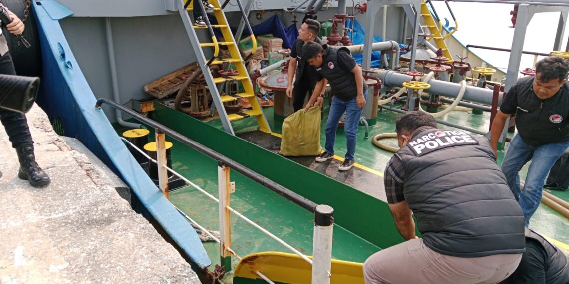 Kapal Tanker MV Global 168 Disergap, 1,16 Ton Narkotika Dikawal ke Pelabuhan Belawan